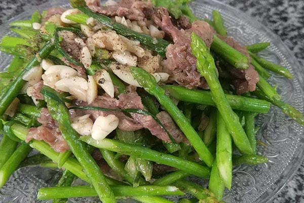 bắp bò nấu món gì ngon xào măng tây