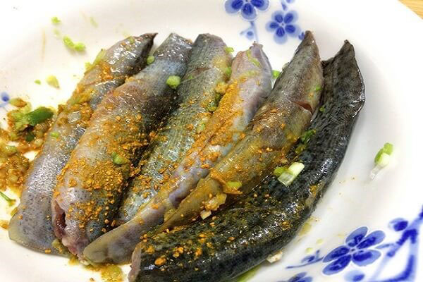 cá chạch kho nghệ tươi