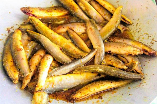 cá chạch kho sả nghệ