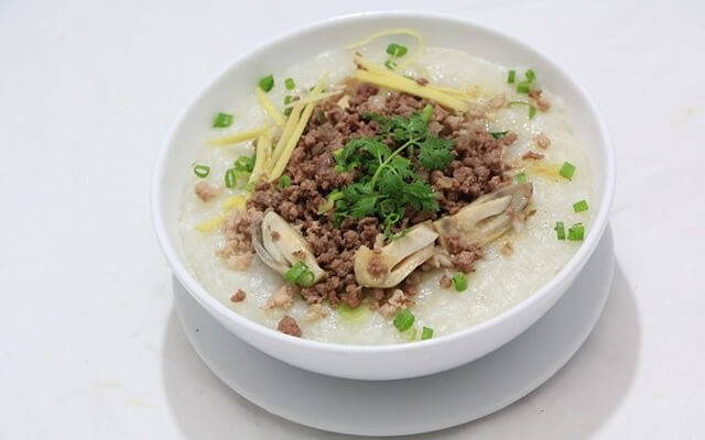 cháo bồ câu hầm bí đỏ