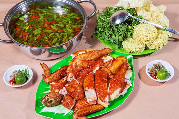 lẩu gà tiềm ớt hiểm