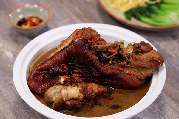 món ngon mùa hè từ thịt lợn hầm thuốc bắc