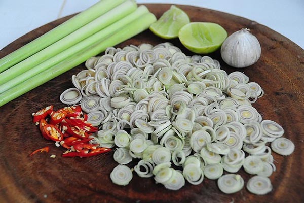 nguyên liệu làm thịt bê xào sả ớt