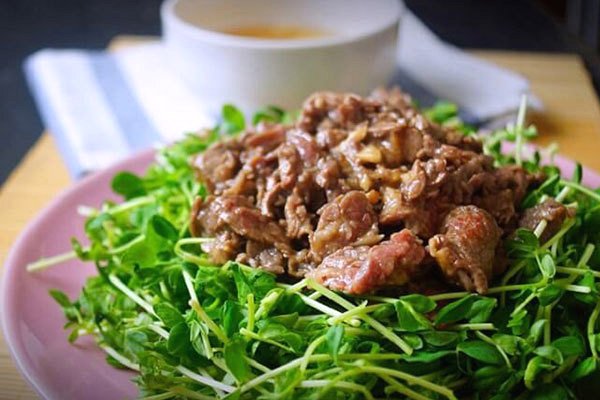 rau mầm xào thịt bò