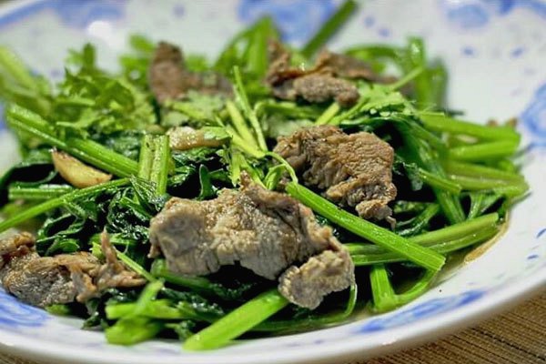 thịt bò xào rau cần