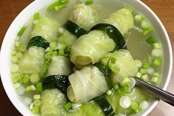 thịt cuộn bắp cải nấu canh
