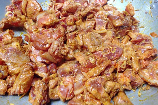 thịt heo rừng xào lăn