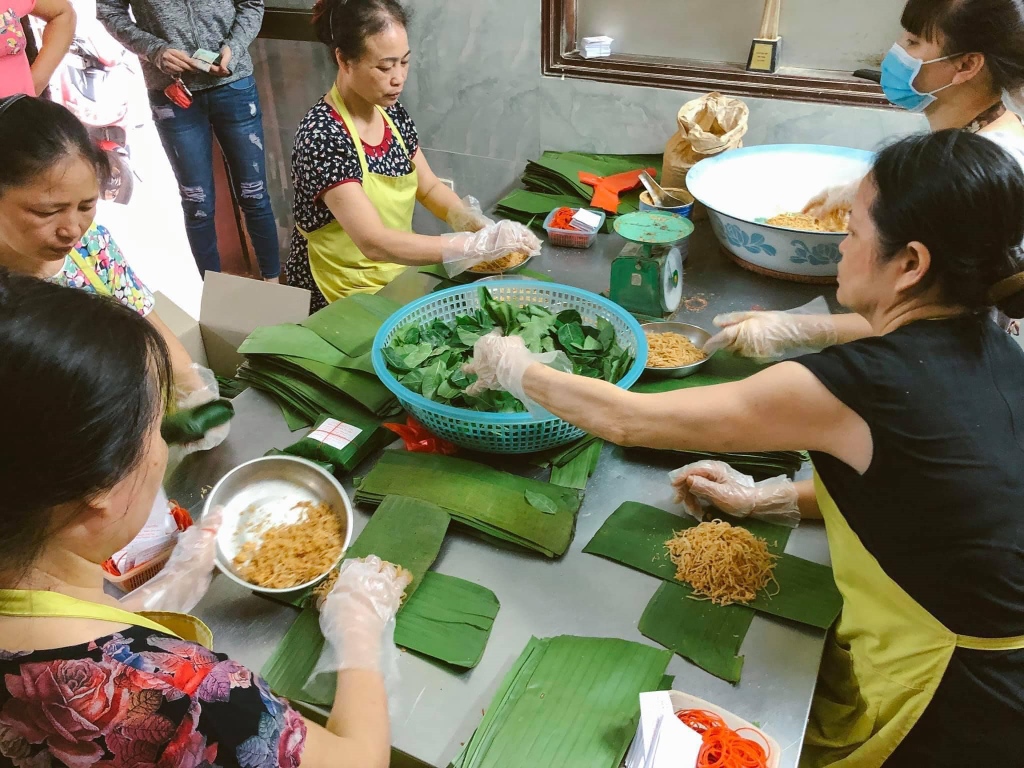 Thái Cam luôn cam kết đem đến những sản phẩm nem ngon nhất, tươi mới nhất với tiêu chuẩn vệ sinh an toàn thực phẩm nghiêm ngặt Thái Cam luôn cam kết đem đến những sản phẩm nem ngon nhất, tươi mới nhất với tiêu chuẩn vệ sinh an toàn thực phẩm nghiêm ngặt